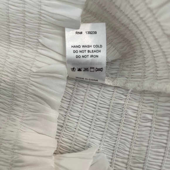 Do+BE White V-Neck Blouse with Ballon Sleeves with a feminine trim. Small NWT - Picture 8 of 9